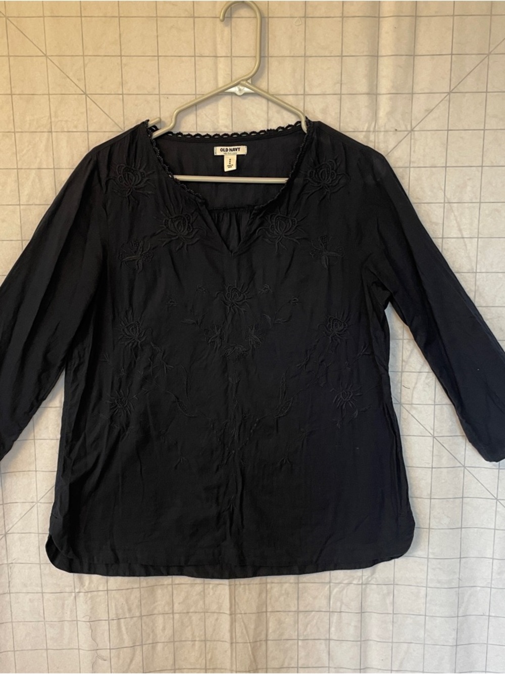 Old Navy Dark Blue Embroidered Women’s cotton Top size M